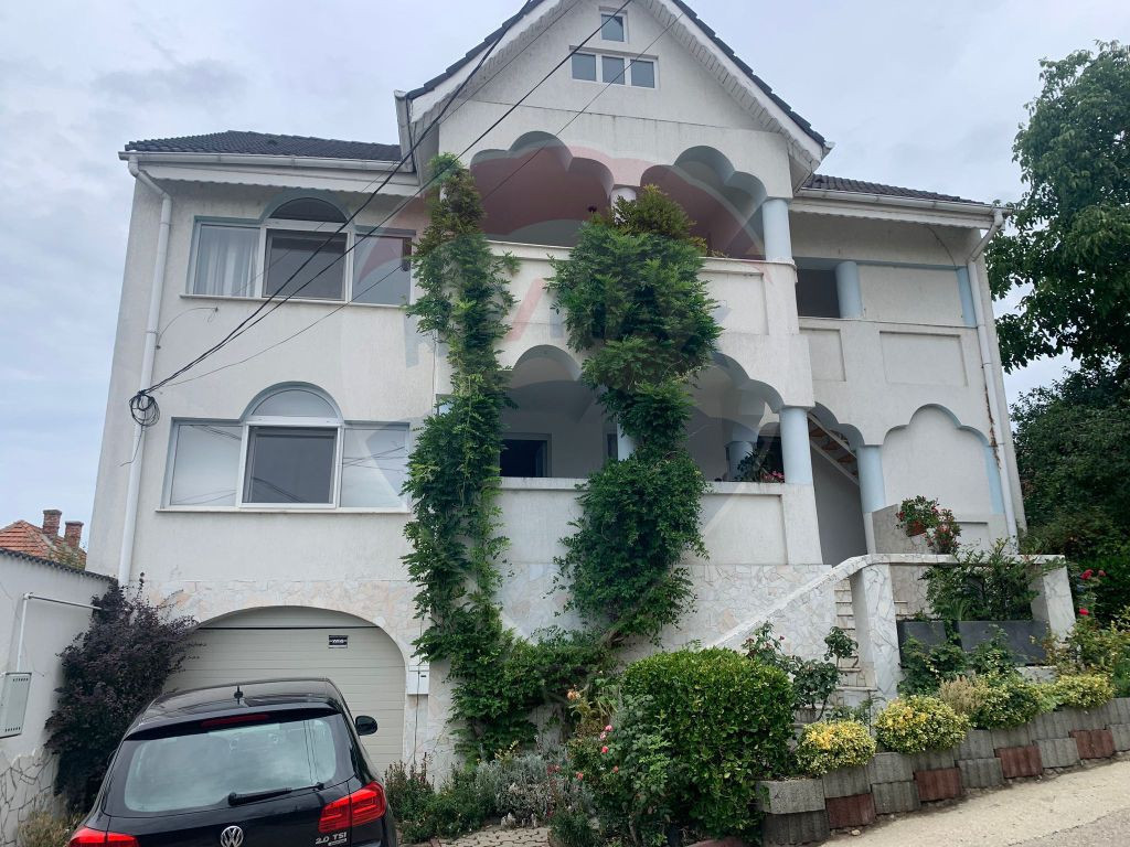 Apartament cu 3 camere de închiriat - Zona Dealuri Oradea