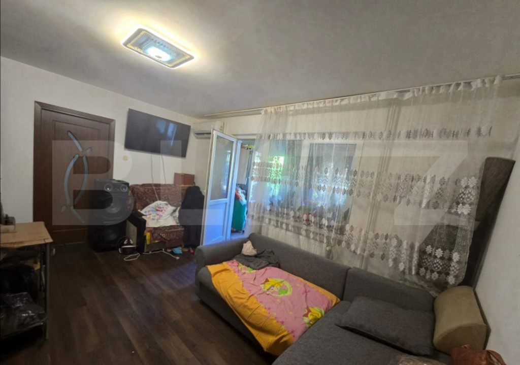 Apartament de vanzare, cu 2 camere, semidecomandat, zona Sim