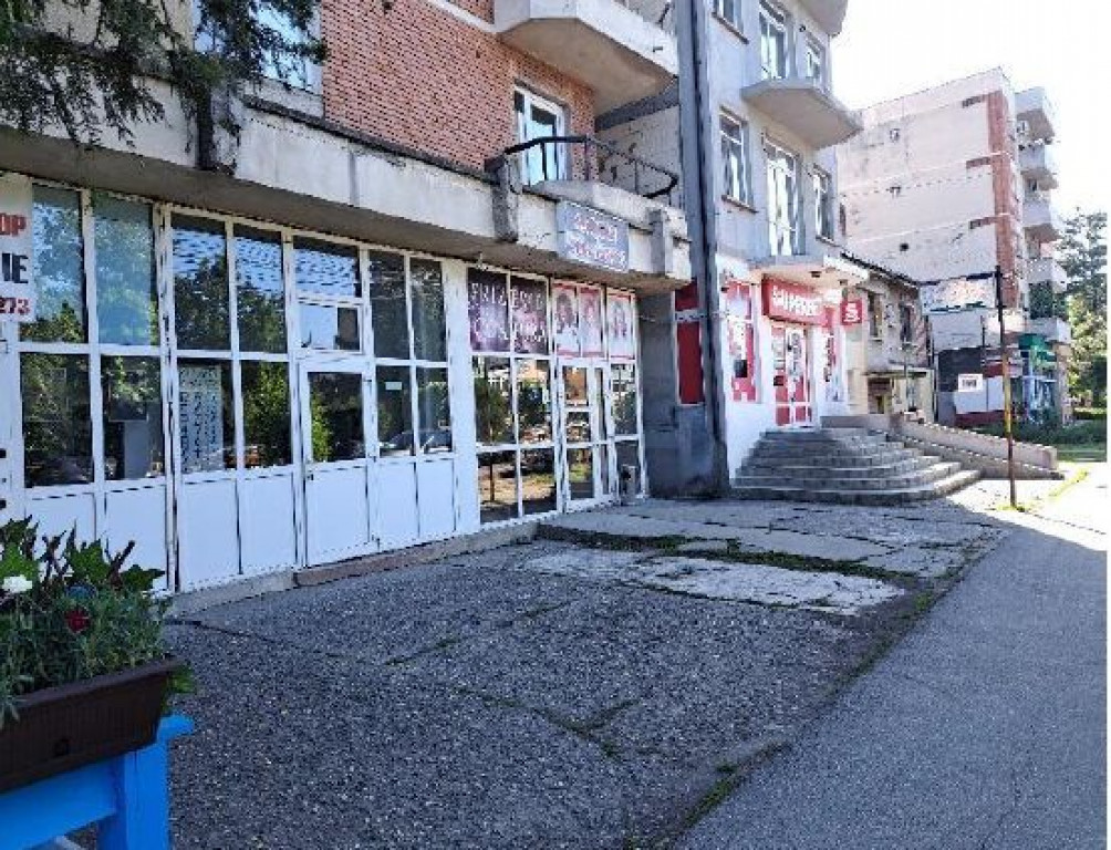 Apartament spatiu comercial- Loc. Filiasi, Jud Dolj