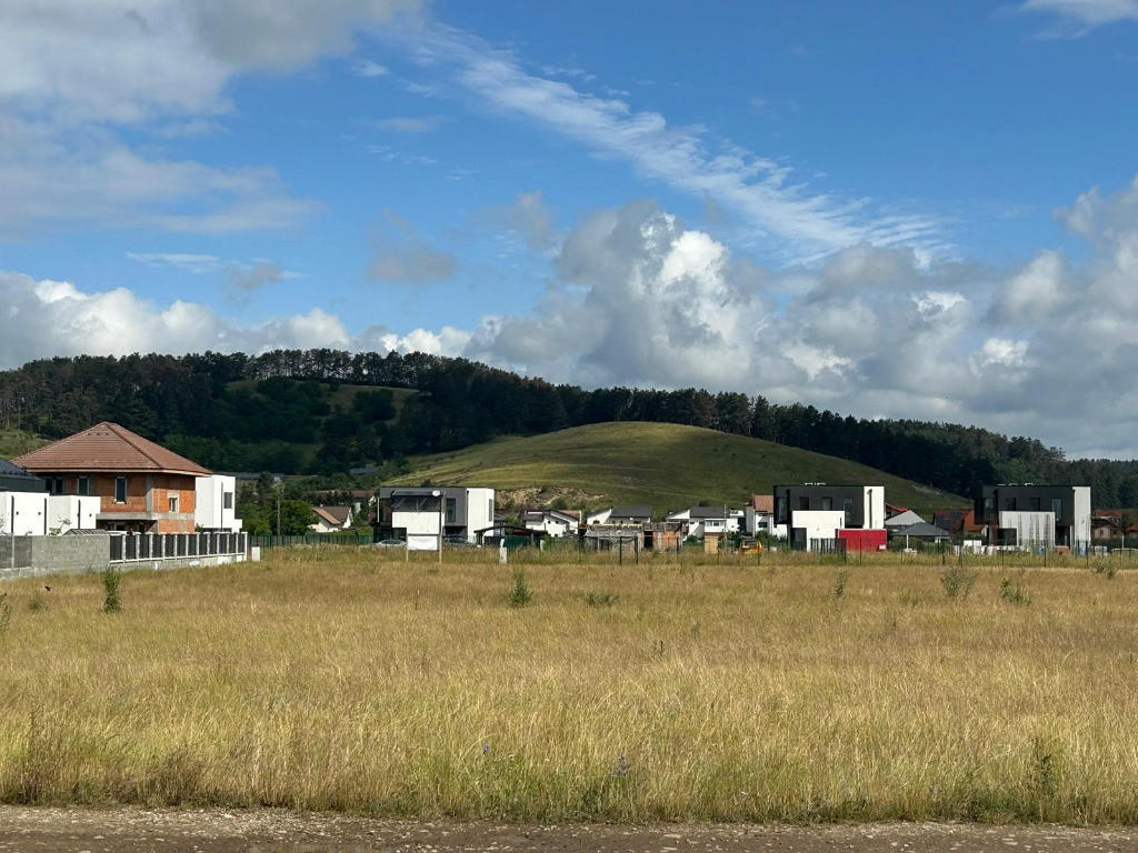 Teren Sanpetru - poalele Lempesului, locatie ideala pentru casa!