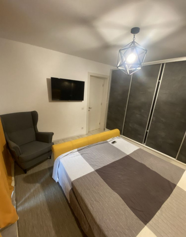 Piata Unirii - 3 camere de inchiriat, cu centrala proprie