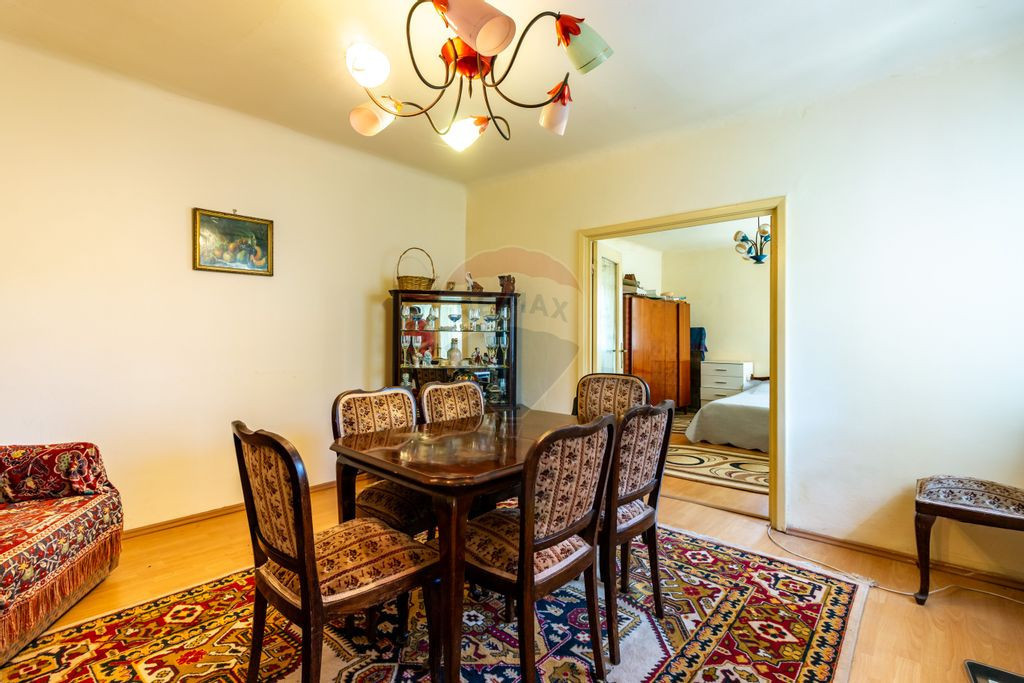 Casă cu potențial, curte proprie, zonă liniștită –...