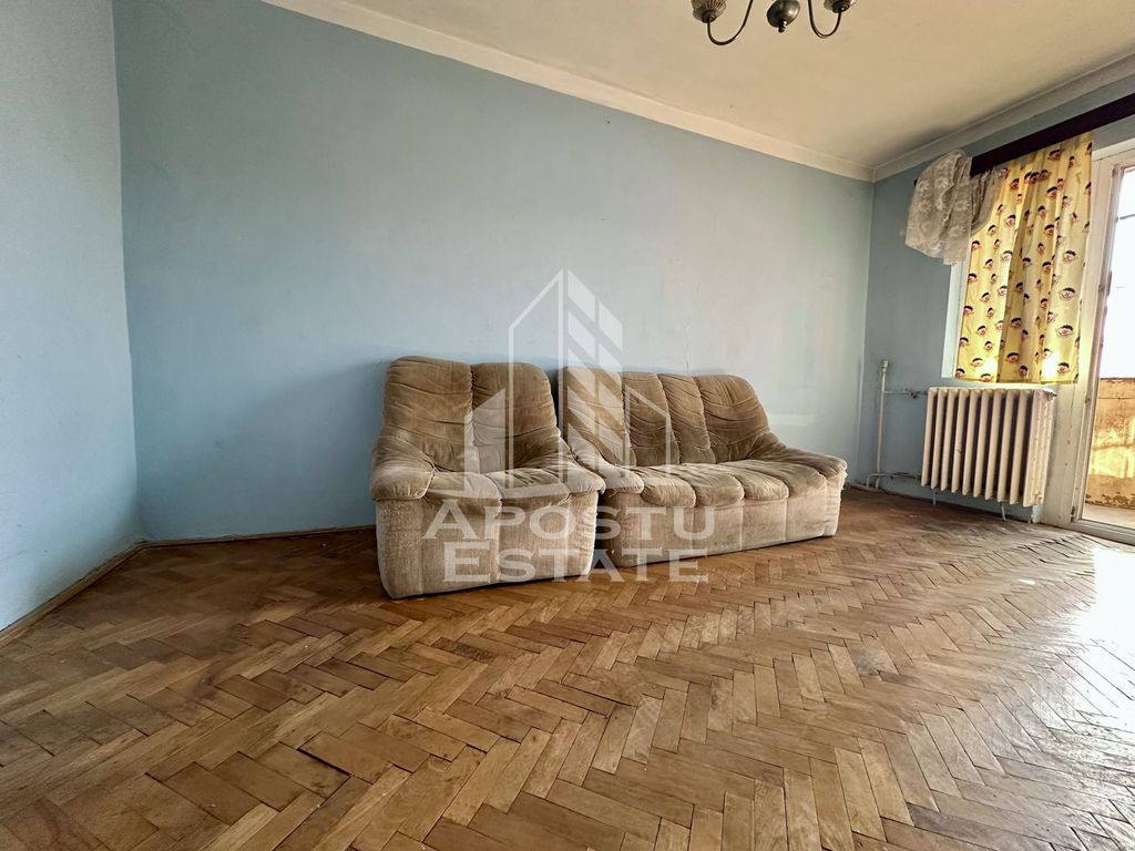 Apartament cu 3 camere, decomandat, zona Dambovita