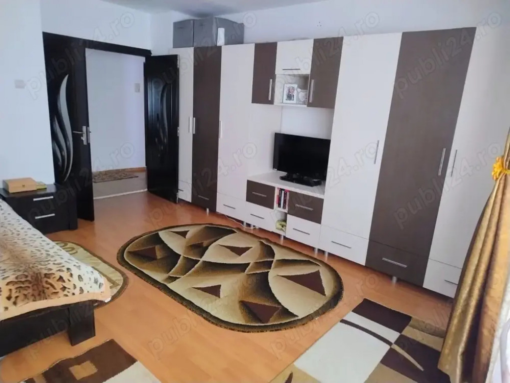 Revino peste cateva zile GARSONIERA INTRARE RACADAU