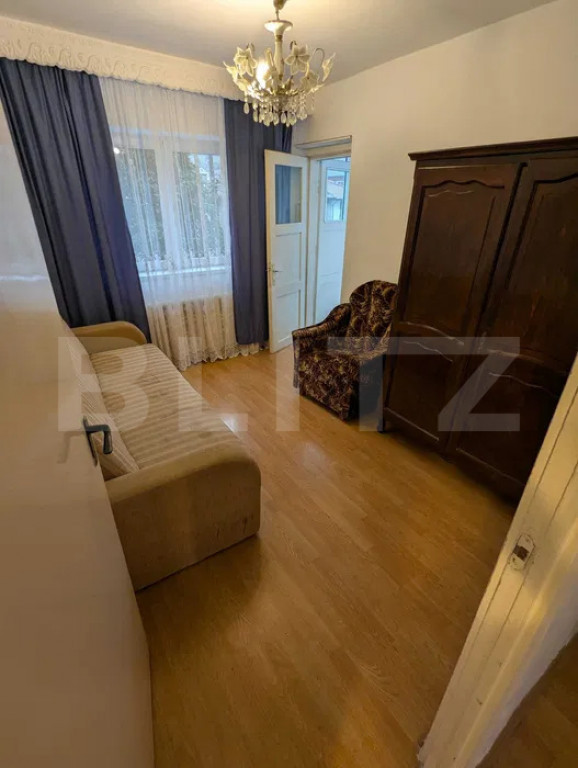 Apartament de vanzare, cu 4 camere, 74 mp, et intermediar, z