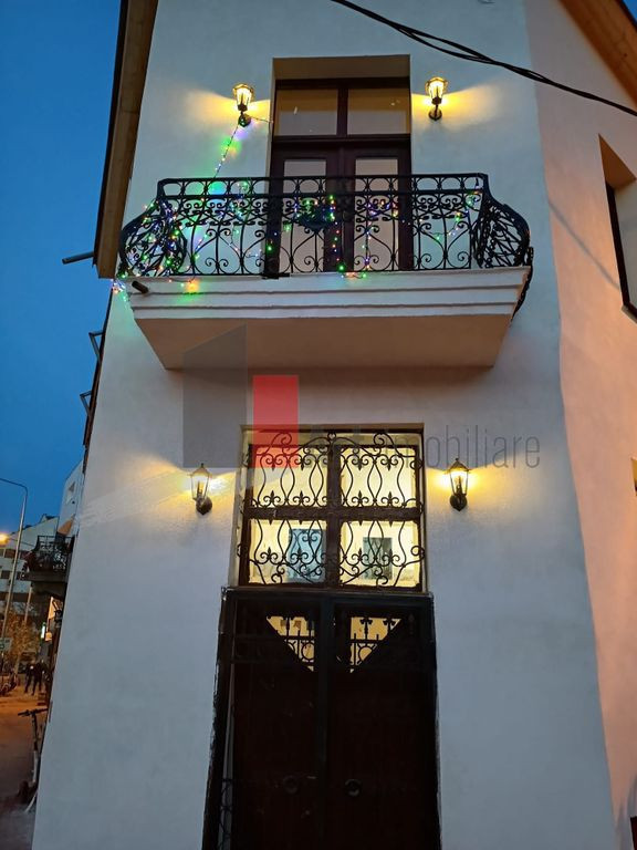 Vila de inchiriat recent renovata