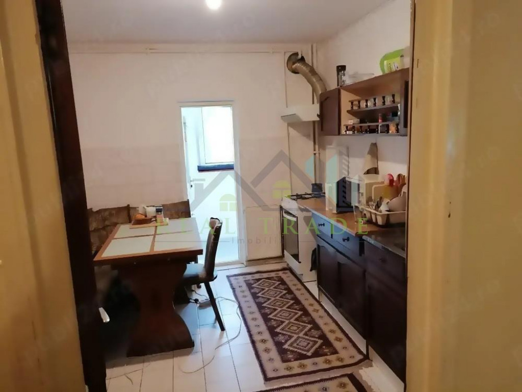Apartament 4 camere decomandat intrare Racadau Penny