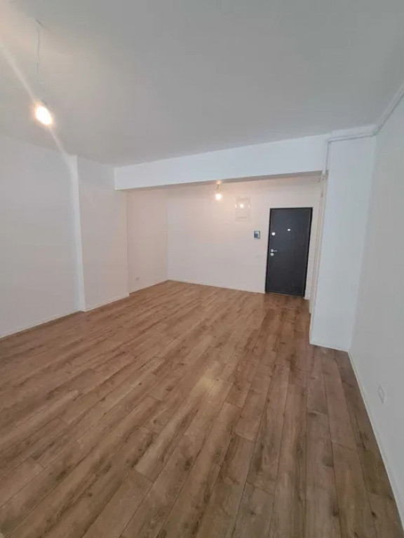 Garsoniera 34 mp plus balcon, parter TRACTORUL