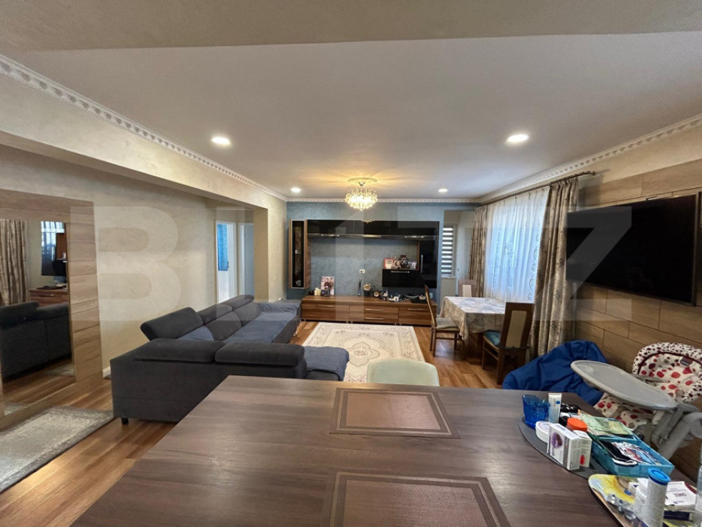 Apartament de vanzare, cu 4 camere, 100 mp, zona Oasului