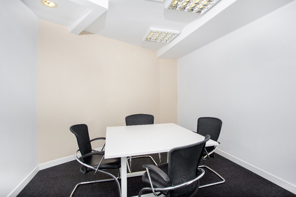 Alăturați-vă unui mediu de co-working cooperativ în Regus Charles de