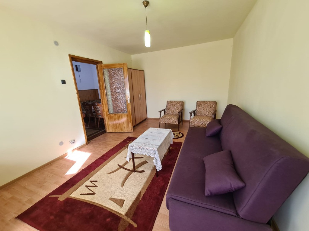 Apartament 2 Camere Decomandat – Mobilat și Utilat