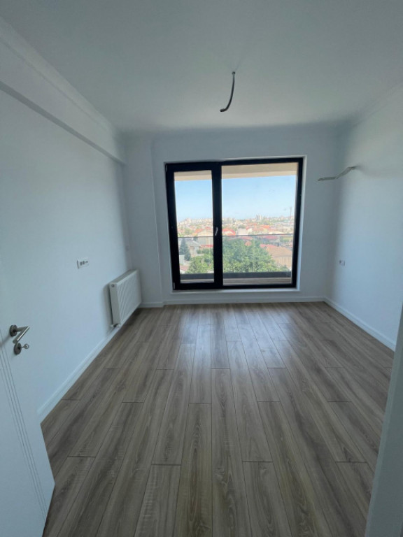 Un colț de liniște cu vedere la ritmul orașului – INEL