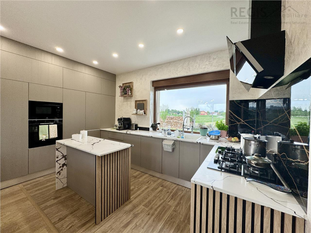 Casa moderna, individuala, cu finisaje premium