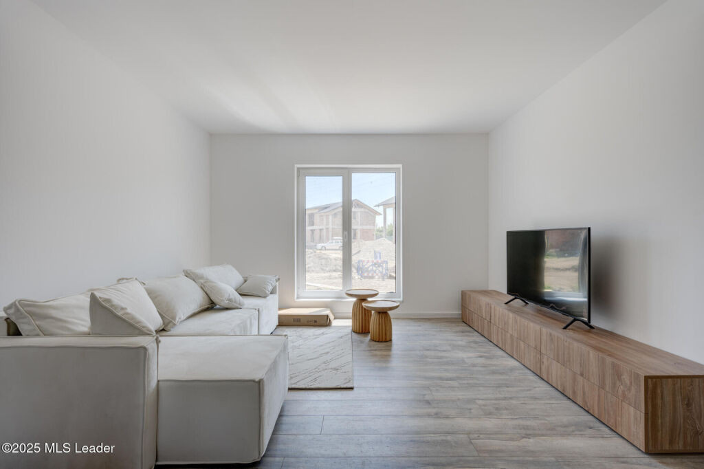 Vile moderne, Peris, rate la dezvoltator