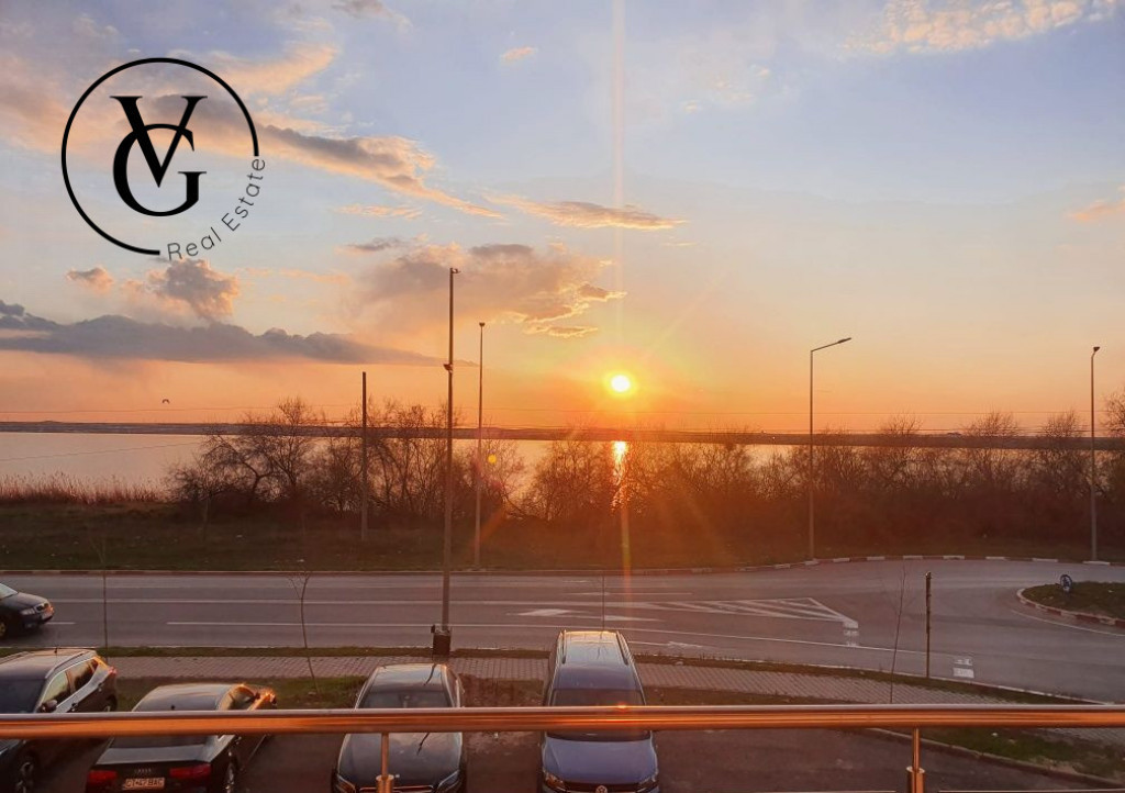 Apartament 2 camere în Mamaia - vedere frontală către lac