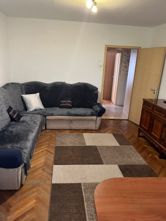 Apartament 3 camere, decomandat de 70 mp Calea Bucuresti Ins