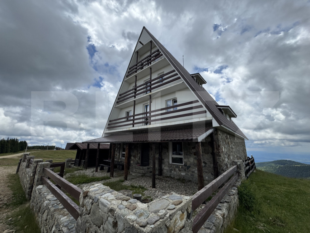 Proprietate turistică în Vârful Roman – Horezu, vedere