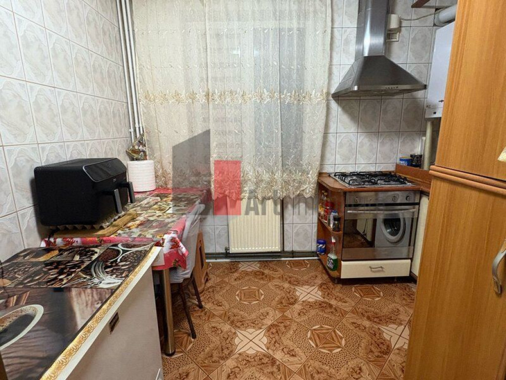 Vânzare apartament 4 camere decomandat cu centrală - Br...