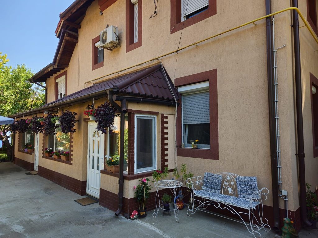 Casa renovata complet – zona Mall –