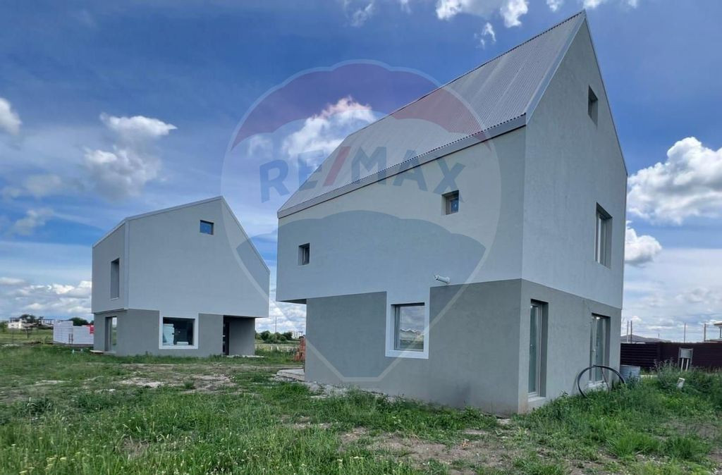 Casă / Vilă - 132,5 mp , teren - 264 mp / zona Cârcea