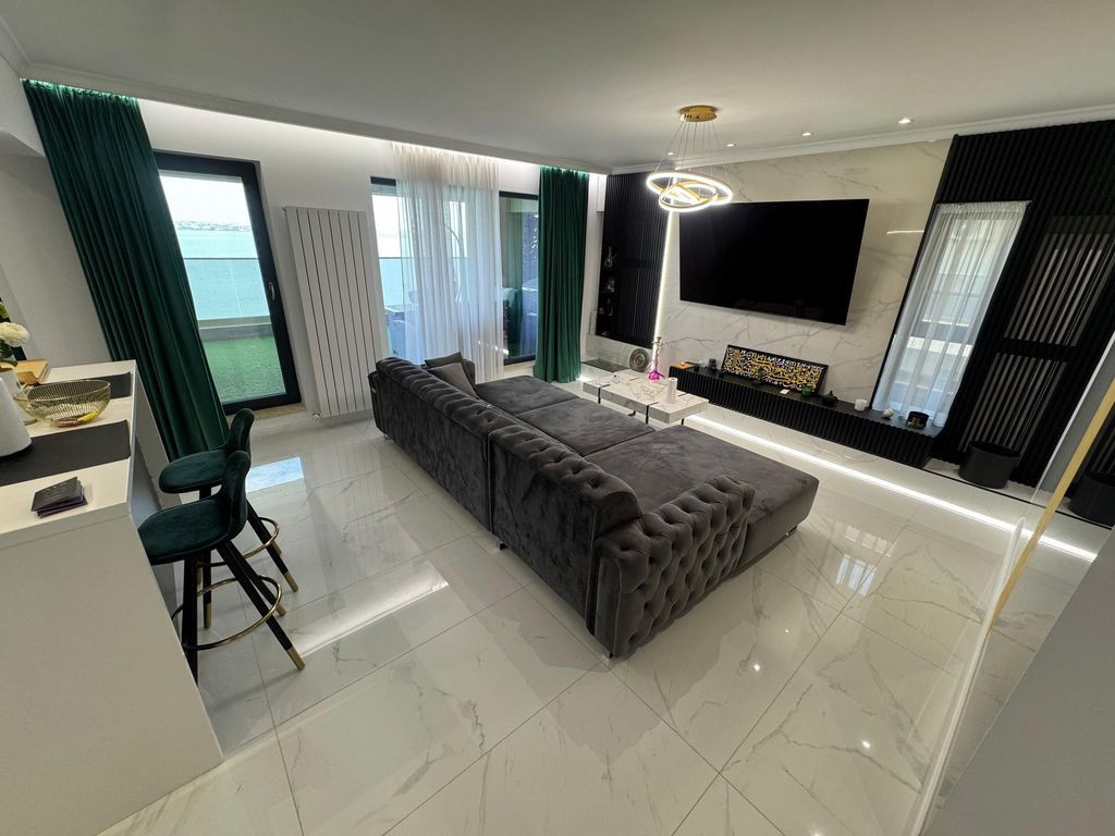 Apartament 2 camere lux cu terasa zona Butoaie Mamaia