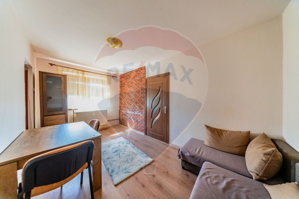 Apartament cu doua camere de inchiriat in zona Intim