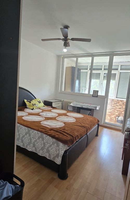 Apartament 3 camere Titan decomandat etaj 2/4