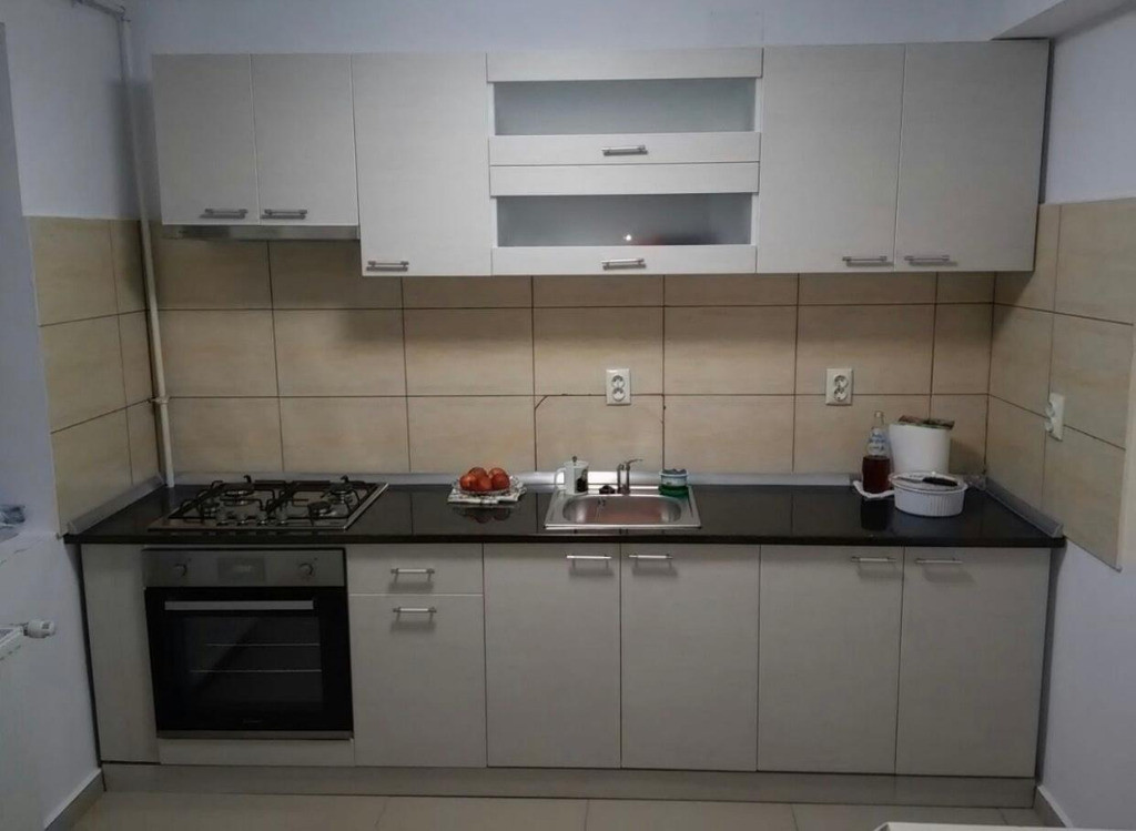 Apartament 4 camere, decomandat - zona Tohanu Nou