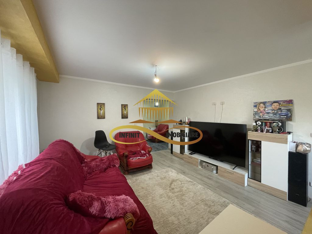 Apartament 3 camere in Bacau Gheraiesti 75mp in vila