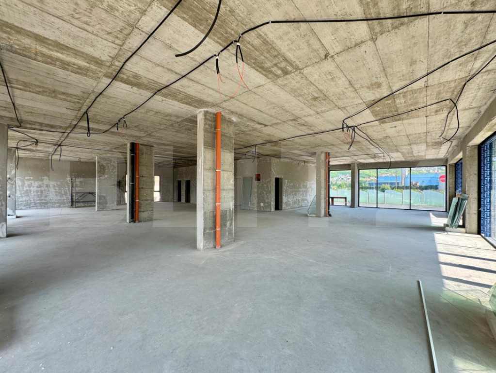 Cladire de birouri, 1400 mp utili, semifinisata in Sannicoar