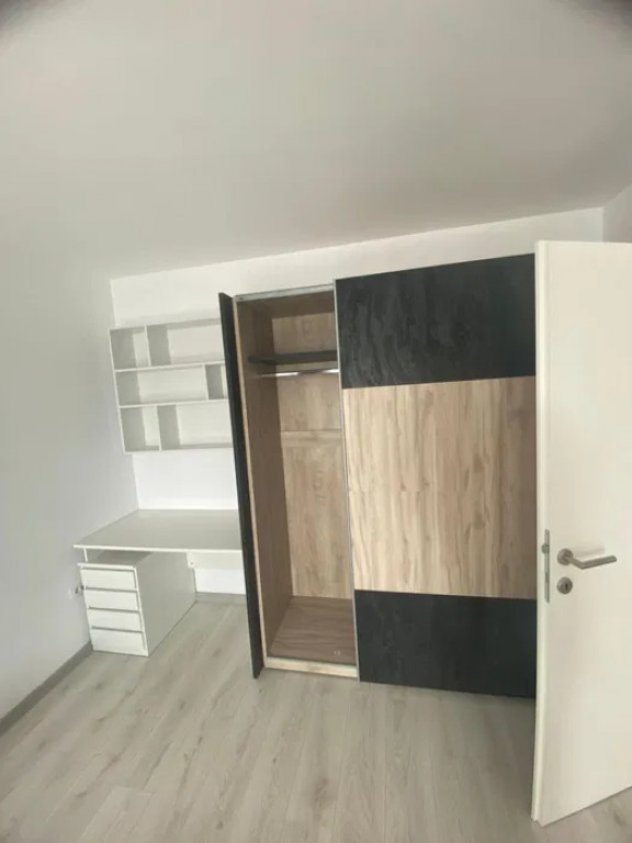 Apartament 1 camera, decomandat, zona Tractorul.