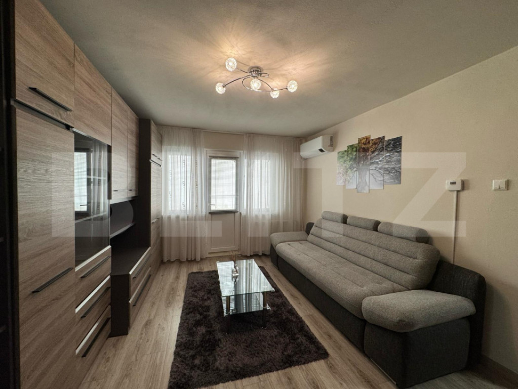 Apartament cu 3 camere, zona Minerului