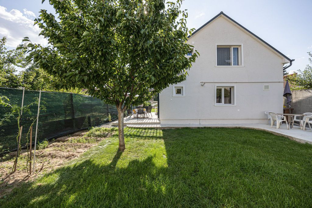 Casă spațioasă – zona Lebăda, comision 0% | Pret re...