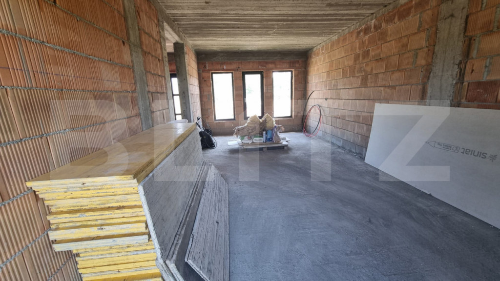 Casa in rosu, 93 mp , zona Martinesti