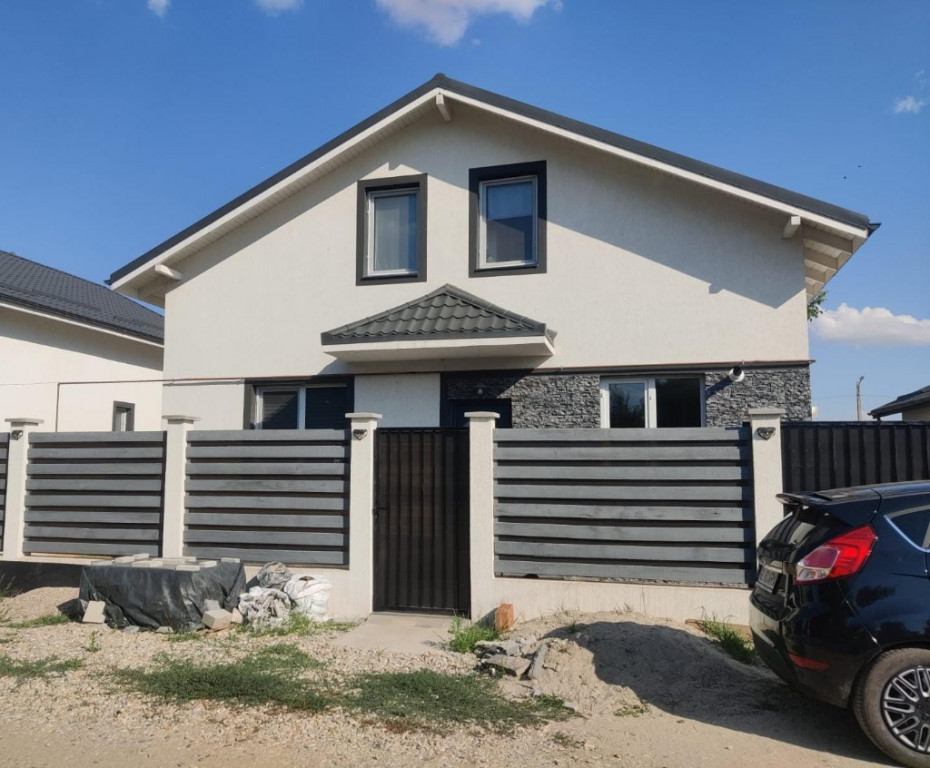 Casa individuala - 5 camere 2 bai - 320 mp teren - 10 min statie STV