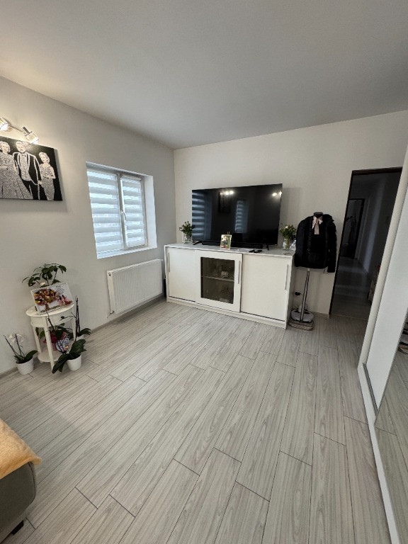 Vand apartament decomandat 2 camere Favorit