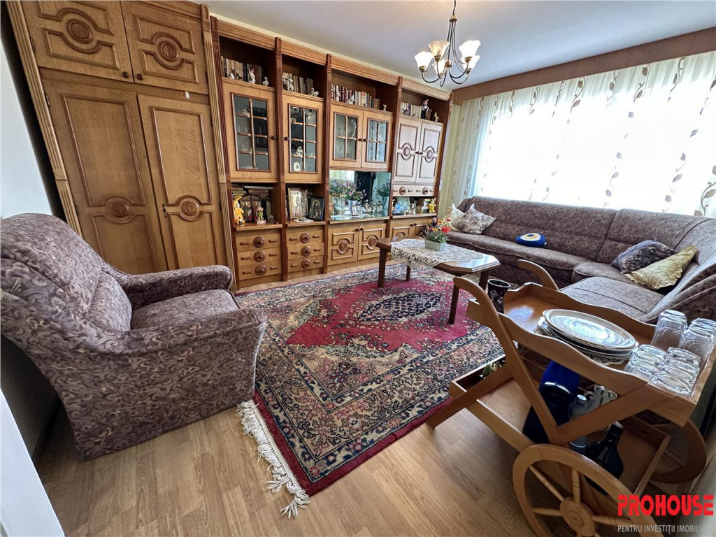 Str. Panselelor, langa Universitate - chirie apartament 3 ca