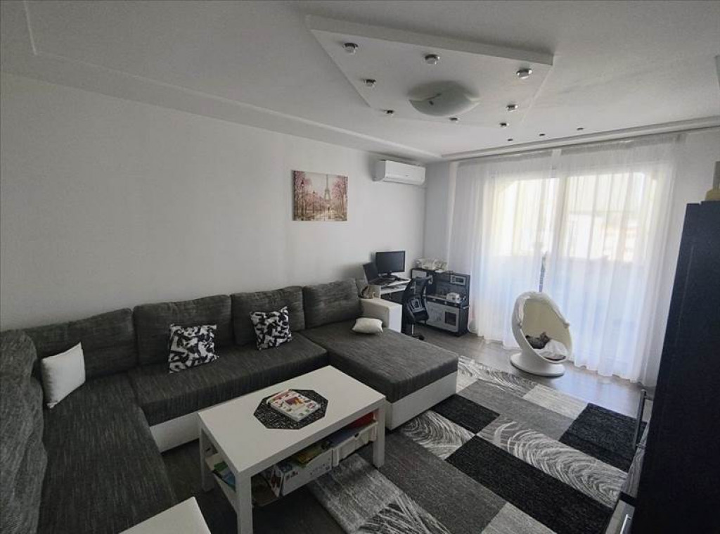 Apartament 3 camere decomandat, renovat Judetean- Ciucas, Br