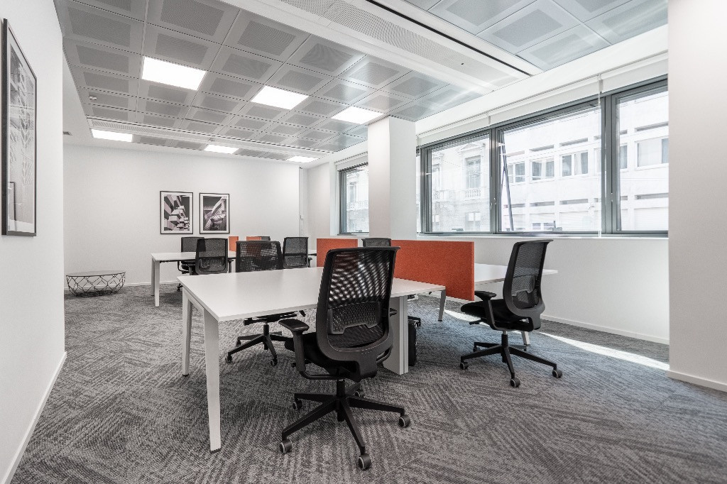 Alăturați-vă unui mediu de co-working cooperativ în Regus Hermes