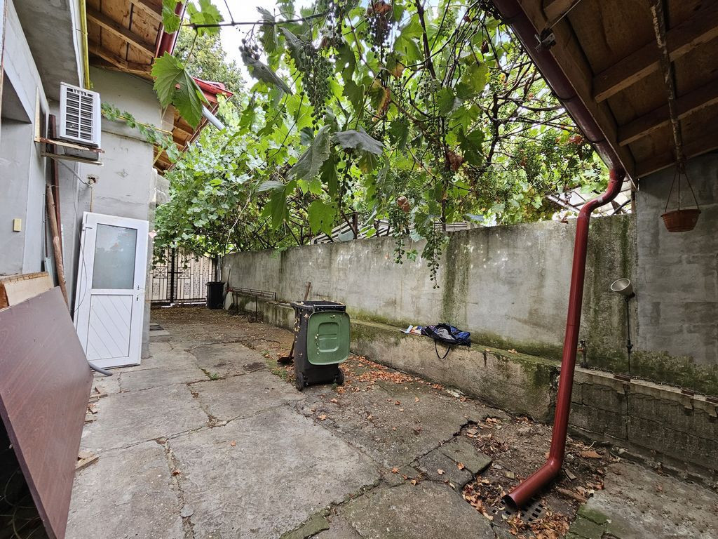 Casa 4 camere -teren 190mp- Sector 4 -langa Metrou Eroii ...