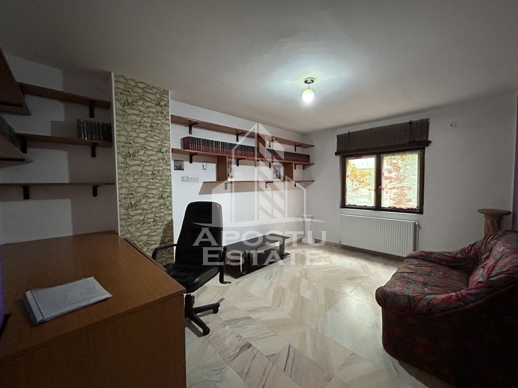 Apartament cu 3 camere, 2 balcoane, centrala proprie Spit...