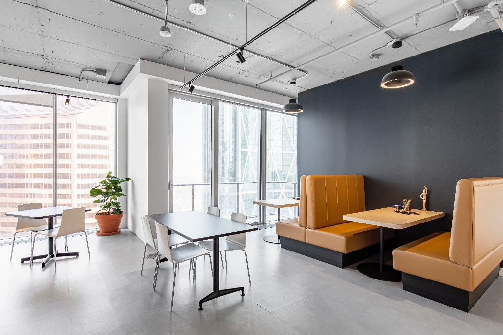 Acces nelimitat la spații de co-working în Regus Iride Business Centre