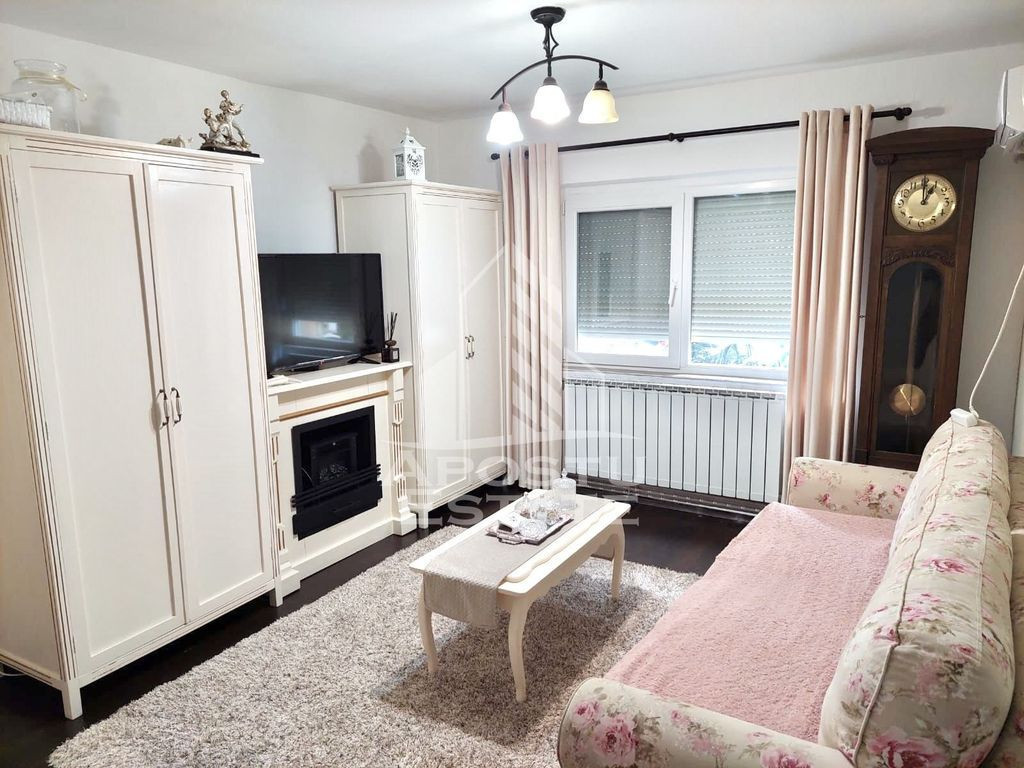 Apartament 2 camere semidecomandat zona Sala Olimpia