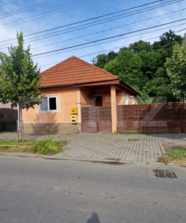 Casa de vanzare cu teren 350mp, zona Valea Budacului