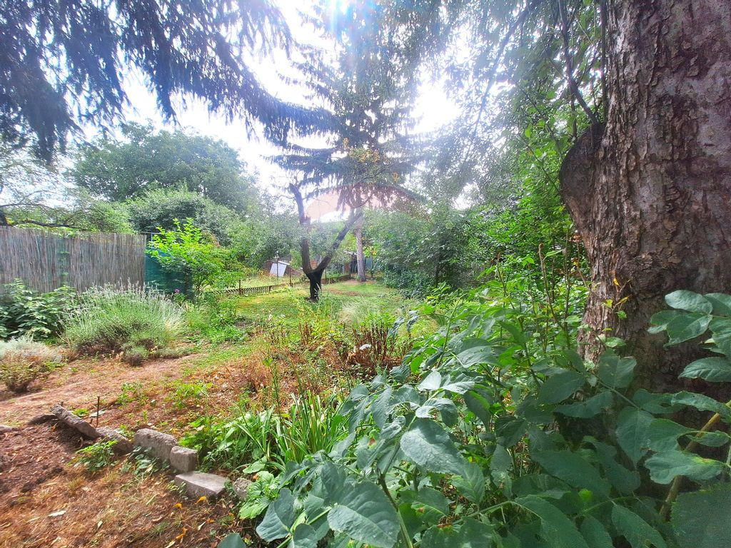 Casă cu grădină superbă – o oază verde în Sibiu