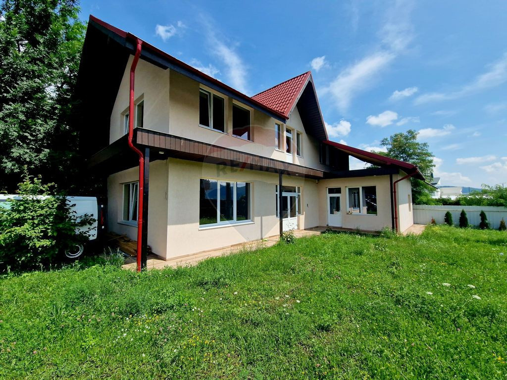 Spațiu multifuncțional de închiriat, 5 km de Piatra Ne...