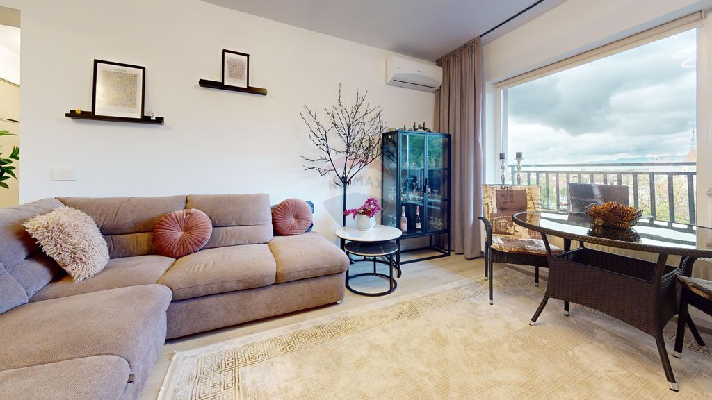 Apartament 3 camere de închiriat, parcare subterana, blo...