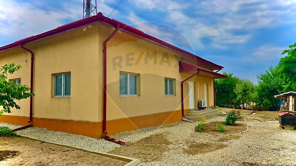 Casă Cu 4 Camere De Vanzare