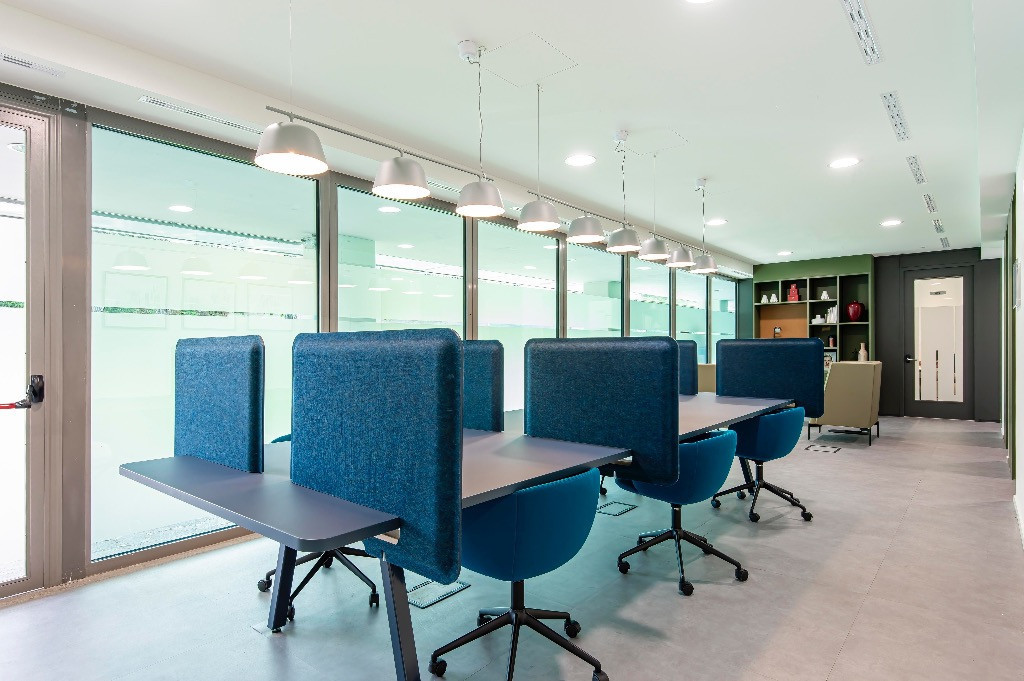 Alăturați-vă unui mediu de co-working cooperativ în Regus Iride