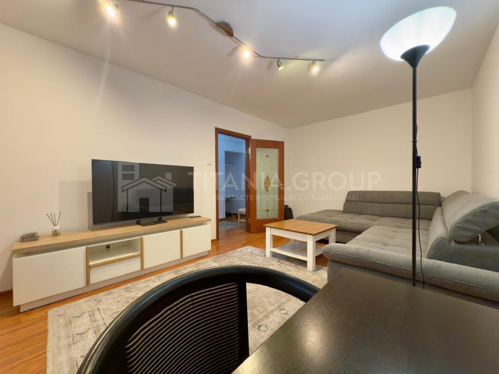 Apartament spatios, 3 camere, 2 bai, 2 balcoane - Zona Ce...